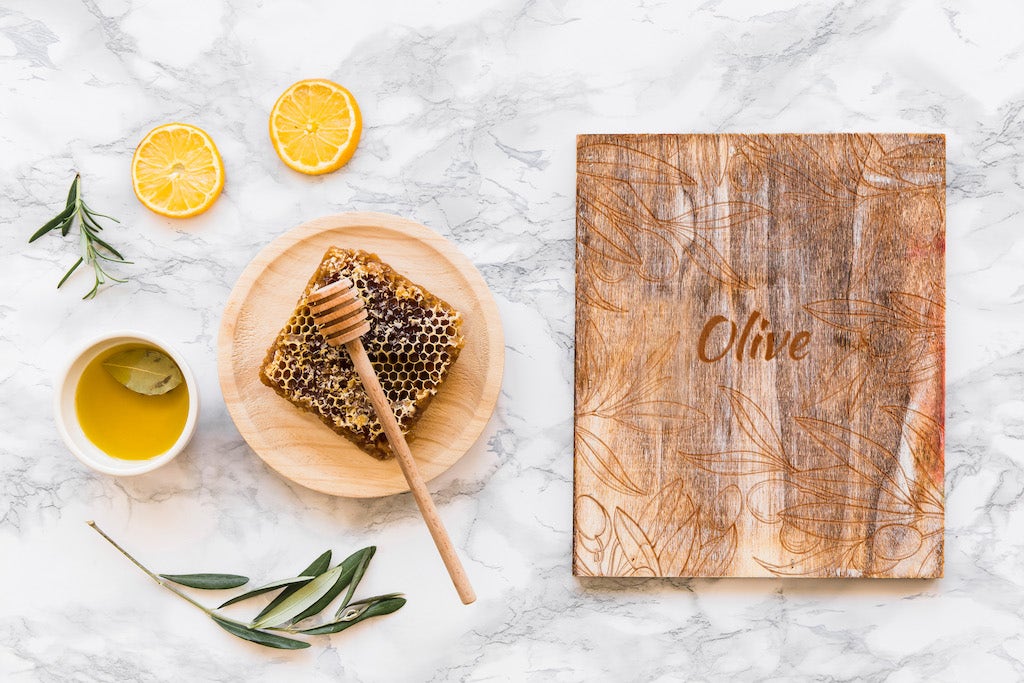 Cách làm mặt nạ dưỡng ẩm tại nhà với dầu olive và mật ong