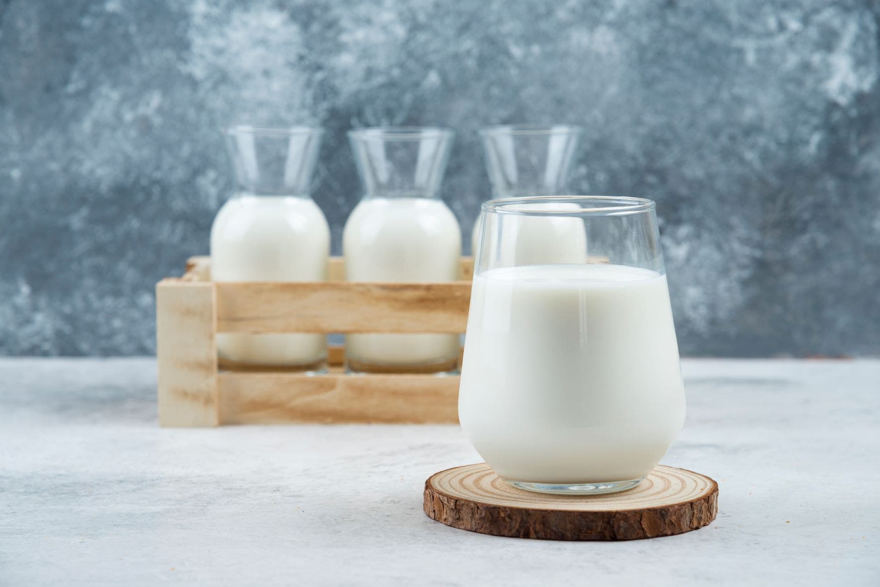 Đắp mặt nạ dưỡng trắng da tại nhà hiệu quả với sữa tươi không đường 