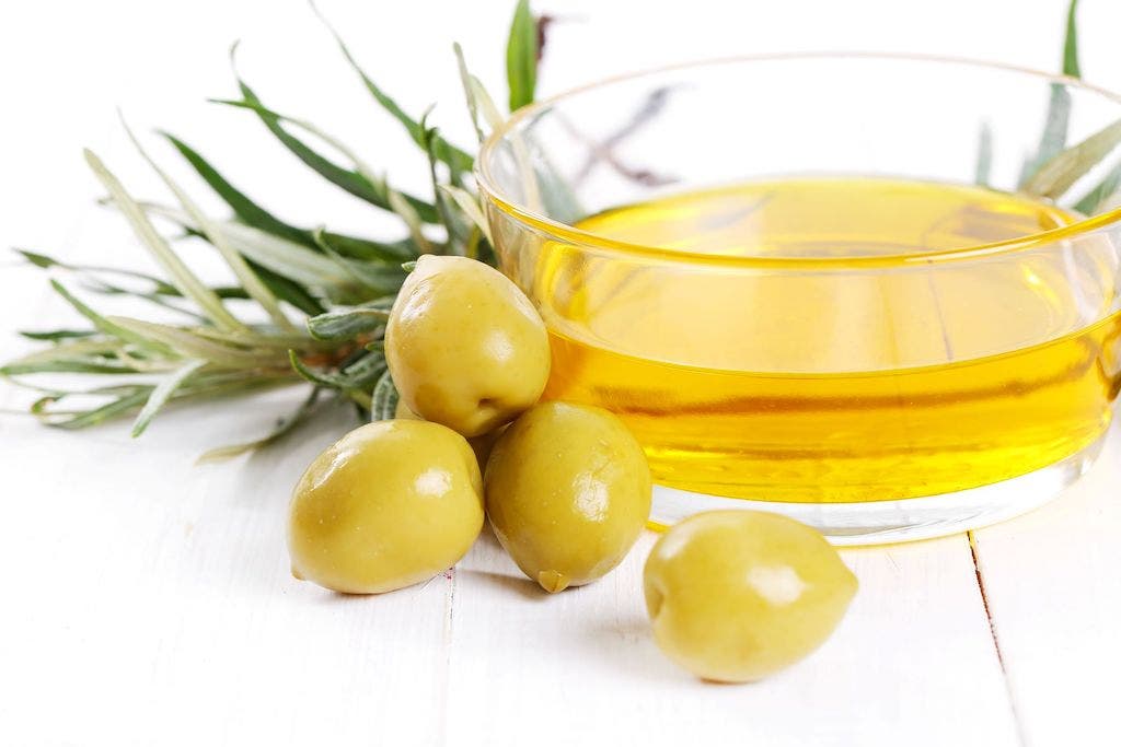 Cách trị nám tàn nhang tại nhà đơn giản với dầu olive