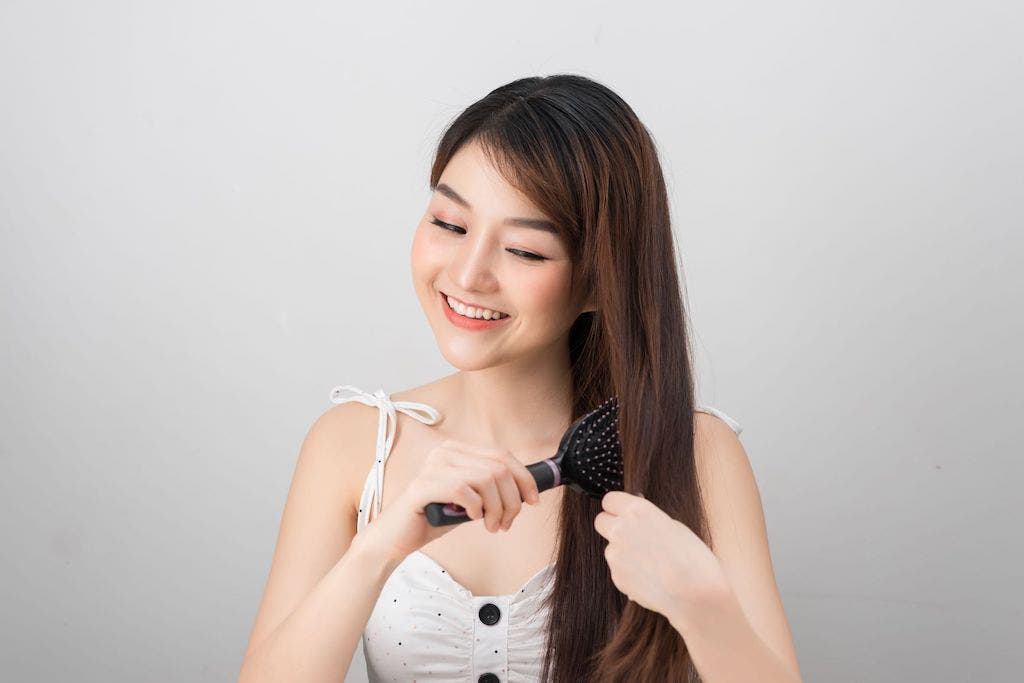 Dùng loại lược tốt là cách ngừa rụng tóc hiệu quả cho bạn