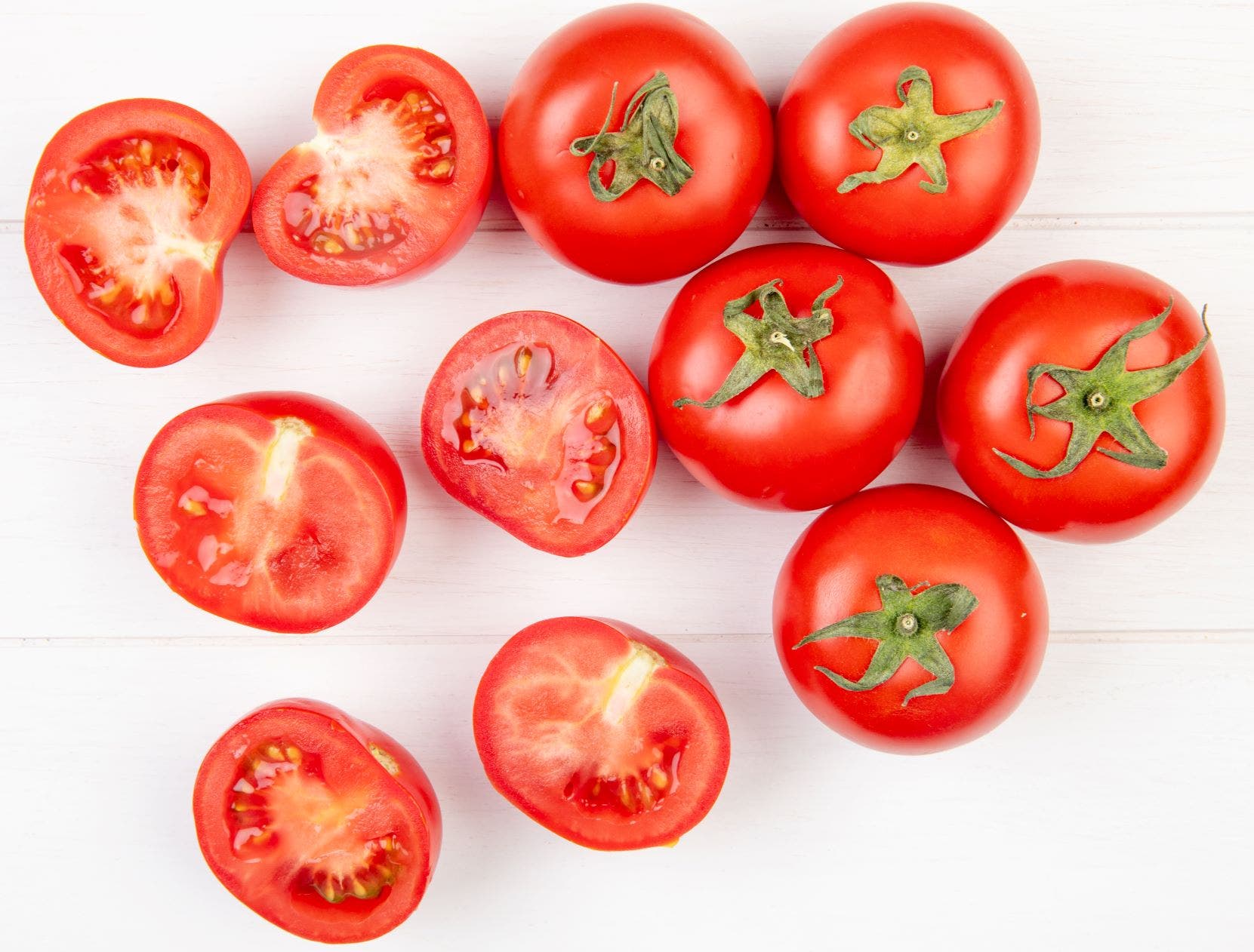 Đắp mặt nạ dưỡng trắng da tại nhà hiệu quả với cà chua